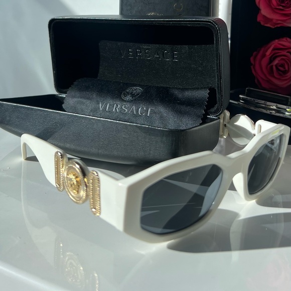 WHITE & GOLD VERSACE GLASSES %100 AUTHENTIC - LIKE NEW - Picture 3 of 4